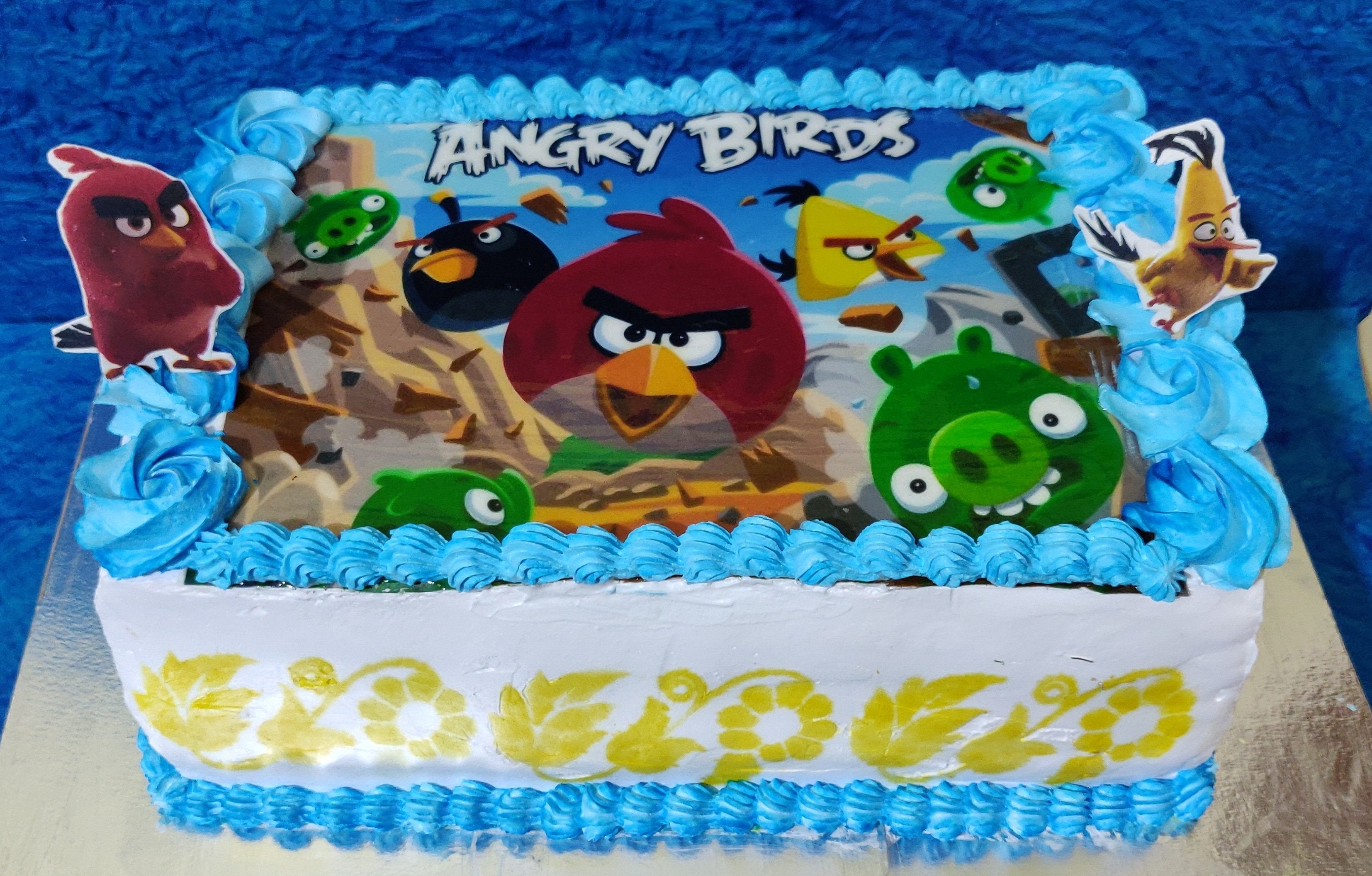 Angry bird theme cake Chocolate flavour Fondant cake Had fun while making  fondant angry birds 😜 @_frosting__cakes #chocolatechip… | Instagram